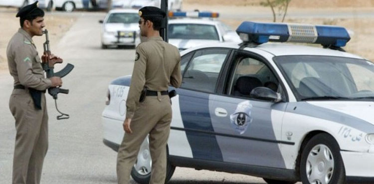 سعودی عرب: ڈرائیونگ کے دوران موبائل فون استعمال کرنے پر کتنا جرمانہ ہوگا؟