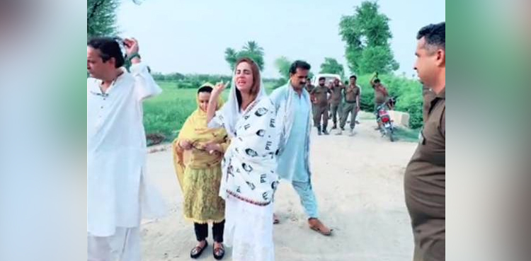کیا گھر کے اندر بھی دفعہ 144  نافذ ہے؟  زرتاج گل کی ویڈیو وائرل