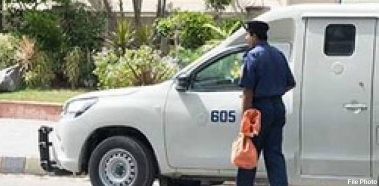 ڈاکو کیش وین سے 3 کروڑ سے زائد کی رقم لوٹ کر فرار
