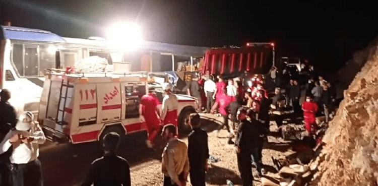 ایران میں پاکستانی زائرین کی ایک اور بس حادثے کا شکار، 3 زائرین جاں بحق