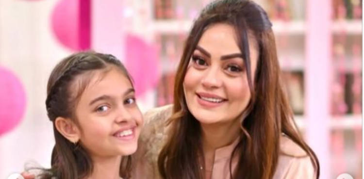 بیٹی کی وجہ سے پنج وقتہ نمازی بنی، سعدیہ امام