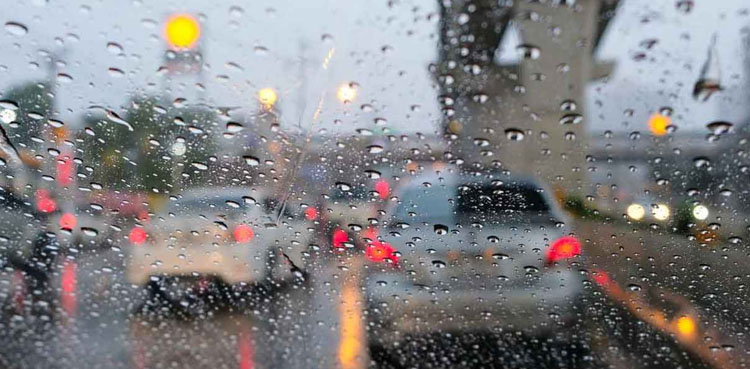 کراچی  میں بارش برسانے والا  سسٹم کمزور پڑگیا