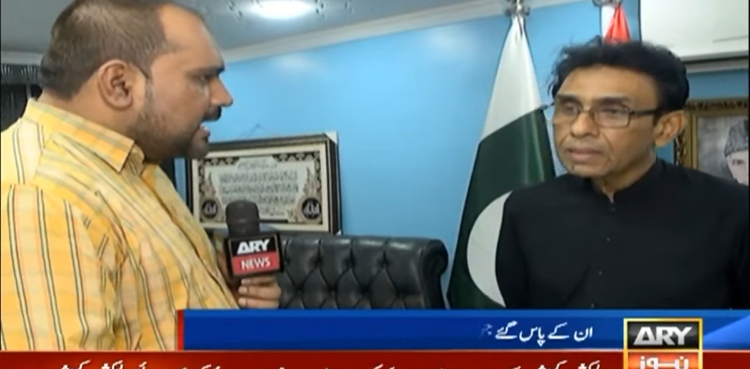 دھرنا دینے والی جماعت اشاروں پر چلتی ہے: خالد مقبول