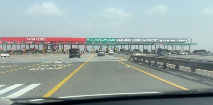 موٹر وے پر کھڑی کار سے 4 لاشیں ملنے کا واقعہ، بچ جانے والے  ڈرائیور کا اہم انکشاف