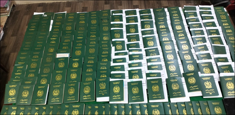 ویزا فراڈ سے ہوشیار، انسانی اسمگلرز سے 187 پاکستانی پاسپورٹس برآمد