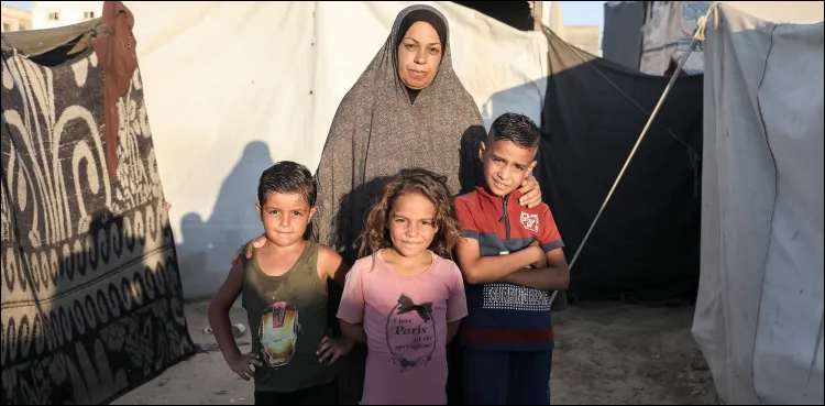 میرے بچے سارا دن گرمی سے روتے ہیں، فلسطینی ماں نے اپنا دکھ  بیان کر دیا