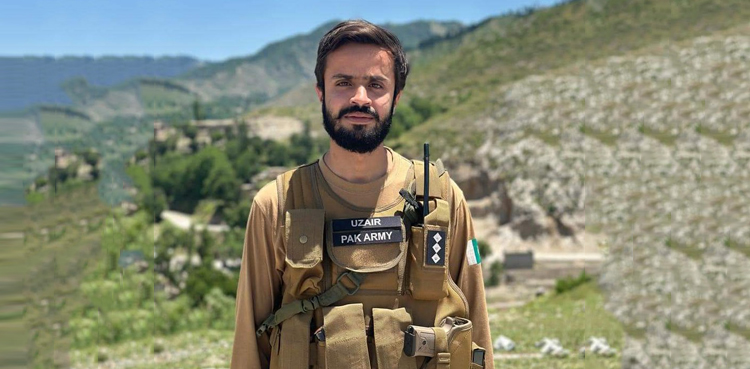 وادی تیراہ میں شہید لیفٹیننٹ عزیر محمود ملک   فوجی اعزاز کے ساتھ سپرد خاک