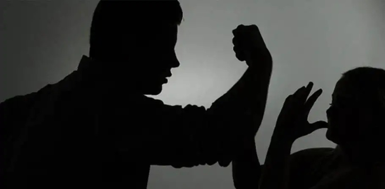 بیٹا پیدا نہ ہونے پر سسرالیوں کا بہو پر تشدد