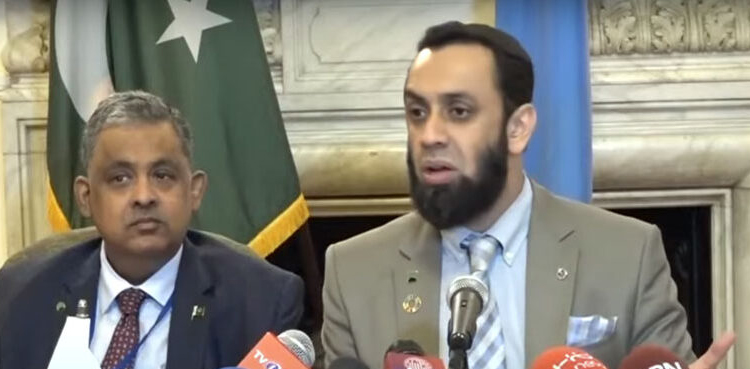 طالبان کو لا کر بسانے کی پالیسی غلط تھی، عطا تارڑ کا اعتراف