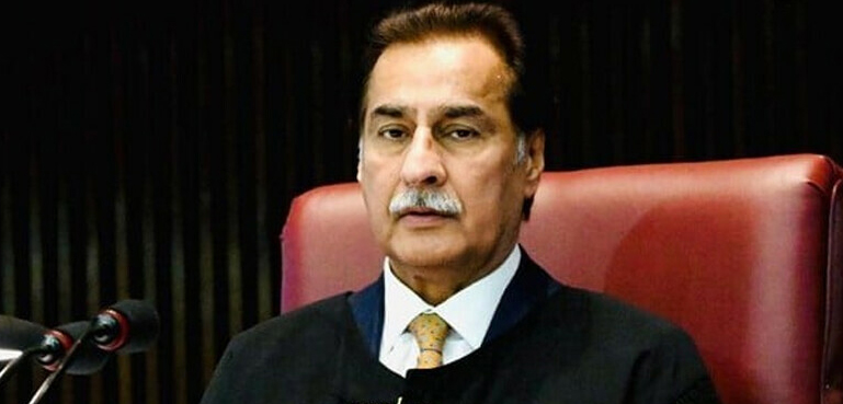 ایاز صادق کا اضافی تنخواہ لینے سے انکار، معاملہ وزیراعظم پر چھوڑ دیا