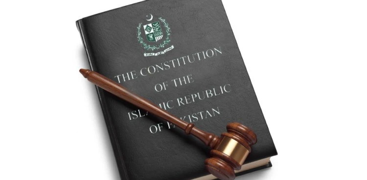 مولانا فضل الرحمان کے مطالبے پر آئینی ترامیم  کے مسودے میں کون کون سی تبدیلیاں کی گئیں؟