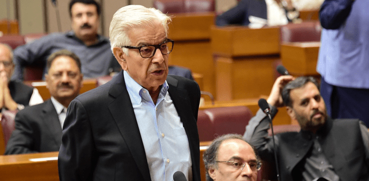 پی ٹی آئی والے چاہتے ہیں اسٹیبلشمنٹ ان کو ریلیف دے، خواجہ آصف