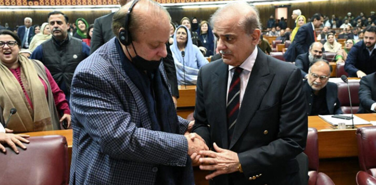 آئینی ترامیم : نواز شریف شہباز شریف سے ناراض ، آج اسلام آباد جائیں گے یا نہیں؟