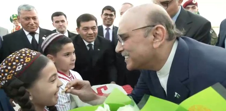 صدر مملکت آصف علی زرداری دو روزہ دورے پر ترکمانستان پہنچ گئے