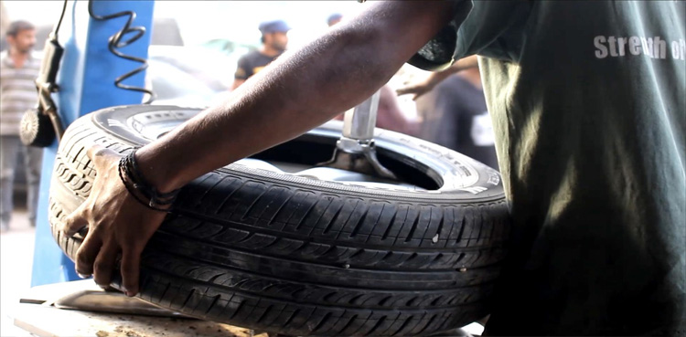 گاڑی کے ٹائروں پر لکھے مخصوص ’نمبروں‘ کا مطلب کیا ہے؟ اہم معلومات
