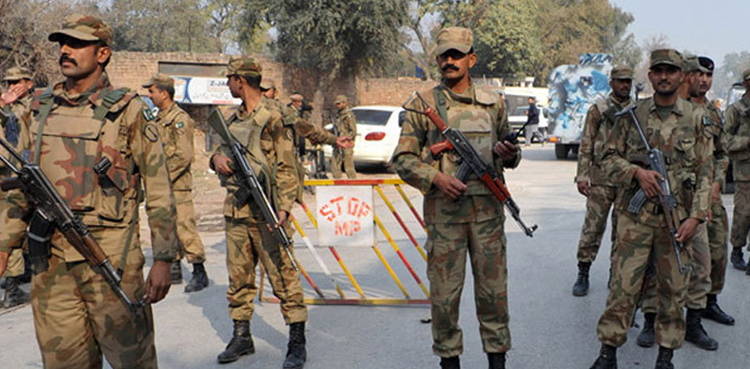 پاک فوج نے اسلام آباد میں ڈی چوک جانے والے راستوں پر ذمہ داریاں سنبھال لیں