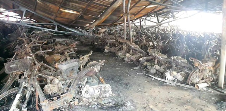 آگ لگنے سے 3000 الیکٹرک موٹر سائیکلیں جل کر خاکستر ہو گئیں