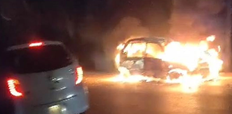حیدرآباد سے کراچی جانے والی 4 کاروں میں خوفناک تصادم، 3 افراد جھلس کر جاں بحق
