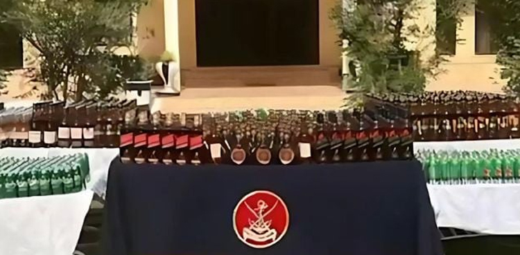 پاکستان کوسٹ گارڈز کی  بڑی کارروائی، اسلحہ، شراب اور ہیروئن برآمد