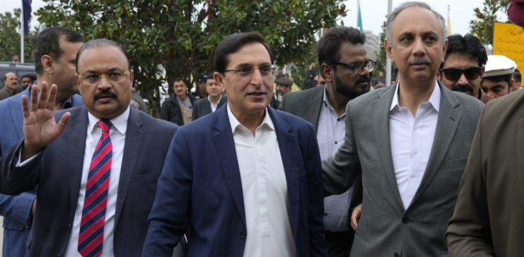 پی ٹی آئی نے  اپنے اراکین پارلیمنٹ  پر بڑی پابندی لگادی