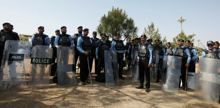 no talk….. just action !  آئی جی اسلام آباد نے پولیس اہلکاروں کو لائن آف ایکشن دے دی