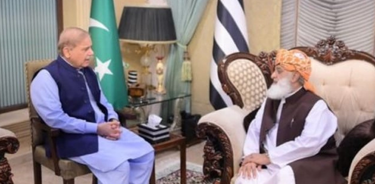 وزیراعظم  کی مولانا فضل الرحمان سے ملاقات کی اندرونی کہانی سامنے آگئی