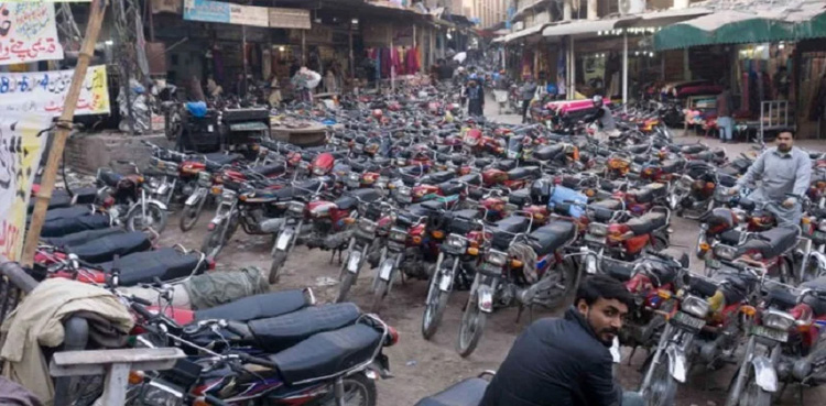 لاہور : پارکنگ مافیا کا راج، کارندے ڈاکو بن گئے