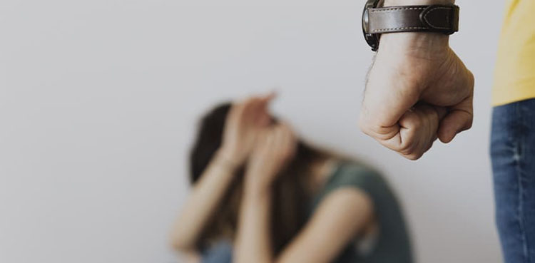 خواتین گھریلو تشدد سے کیسے بچ سکتی ہیں؟ تین انتہائی اہم نکات