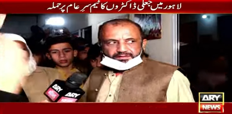 لاہور میں جعلی ڈاکٹروں کا ٹیم سرِعام پر حملہ : غُنڈے بلالیے