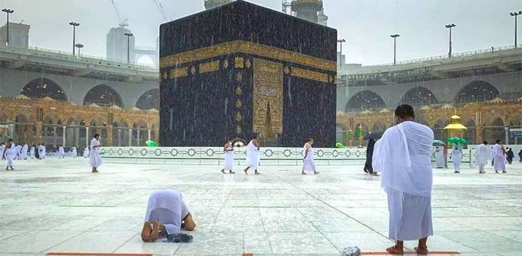 حرم شریف میں بارش کے دلکش اور روح پرور مناظرنے سماں باندھ دیا، ویڈیو