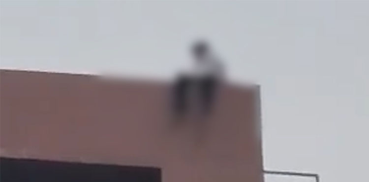 طالبہ نے ہاسٹل کی عمارت سے چھلانگ لگادی