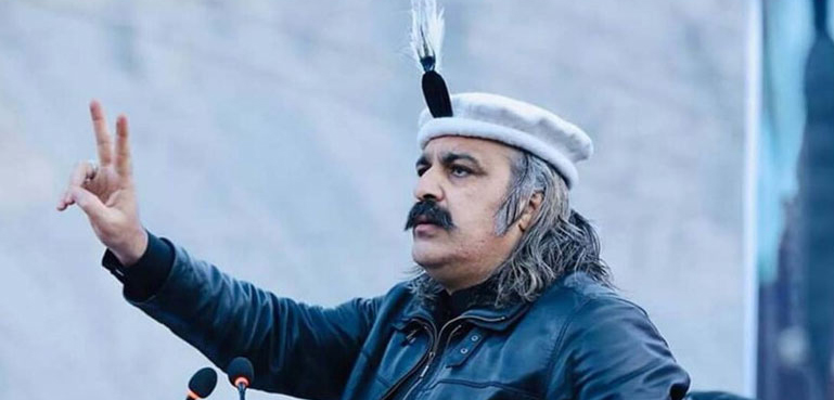 پورے پاکستان کو بتانا چاہتا ہوں ہمارا دھرنا جاری ہے، وزیر اعلیٰ کے پی