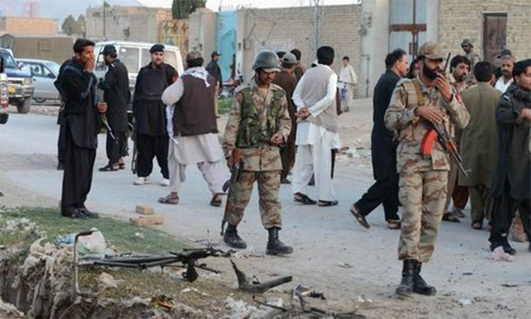 ڈی آئی خان: ایف سی کی گاڑی پر دہشتگردوں کے حملے میں 2 سپاہی شہید