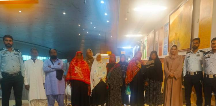 عمرے کی آڑ میں بھیک مانگنے کیلئے سعودی عرب جانے والے 9 مسافر گرفتار