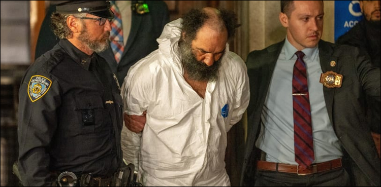نیویارک میں 3 افراد کو مارنے کے بعد خون میں لت پت قاتل چاقوؤں سمیت گرفتار