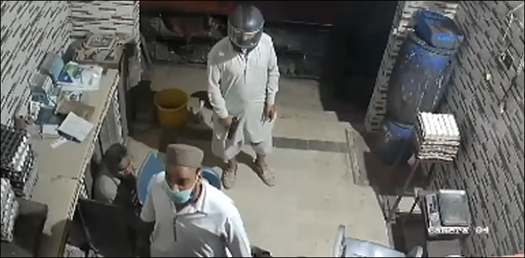 بلدیہ میں دکان میں ڈکیتی کی فوٹیج، شہری لٹیروں کے رحم و کرم پر