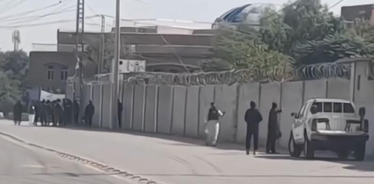 بنوں: شدت پسندوں کا پولیس پر حملہ، 2 حملہ آور ہلاک، اہلکار زخمی