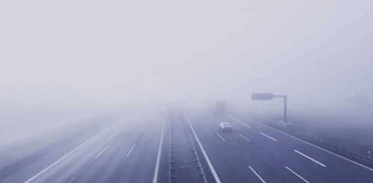 پنجاب میں دھند کے باعث موٹروے کئی مقامات پر بند