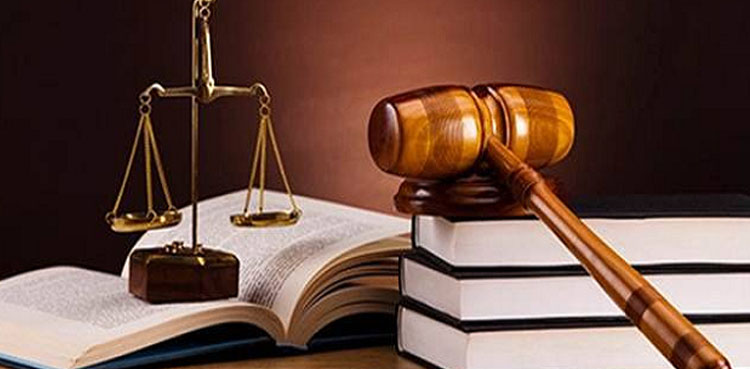 قیدی نے  دوران سماعت جج کو چپل رسید کردی