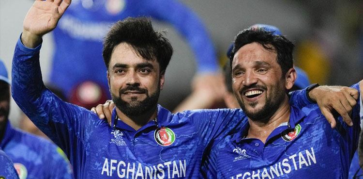 افغانستان کے آل راؤنڈر کو امپائر کے فیصلے پر اعتراض کرنا مہنگا پڑ گیا