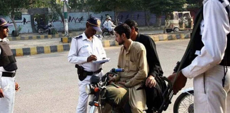 بغیر ڈرائیونگ لائسنس گاڑی اور موٹر سائیکل چلانے والوں کو کیا سزا دی جائے گی؟