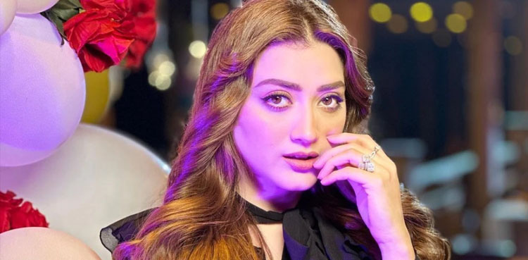 مومنہ اقبال کو مشہور ہونے کے بعد کیا مشکلات پیش آئیں؟