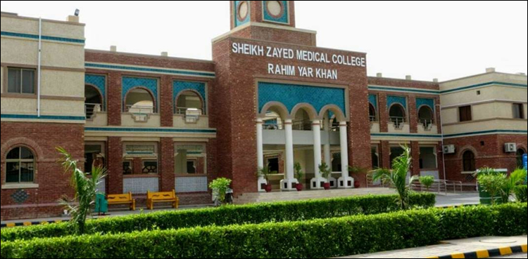 شیخ زید اسپتال کے ڈائیلاسز وارڈ میں ایڈز کے مریض کے دوسروں کے ساتھ علاج نے سنسنی پھیلا دی