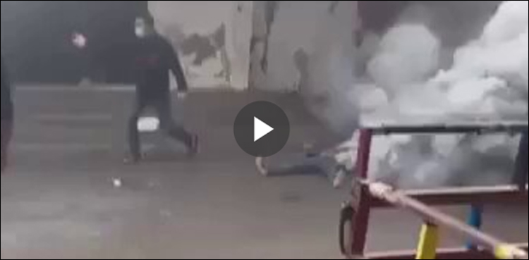 اسموک بم پھٹنے کے بعد فلسطینی کے جسم کے اندر سے دھواں نکلنے کی ہولناک ویڈیو