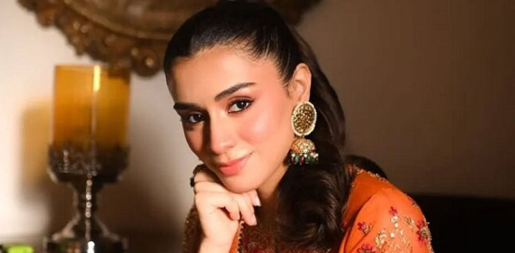 یشمیرا جان کا شوبز چھوڑنے کا اعلان