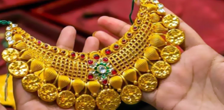 سونے کی فی تولہ قیمت میں بڑا اضافہ، خریداروں کے ہوش اُڑ گئے