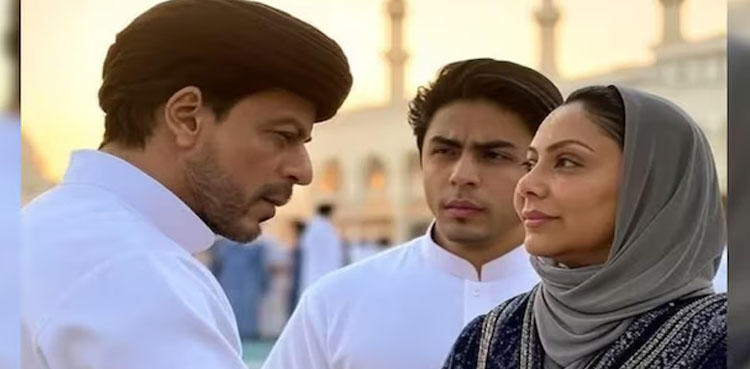 شاہ رخ، گوری اور آریان کیا نئے سال کی شروعات پر مکہ گئے تھے؟