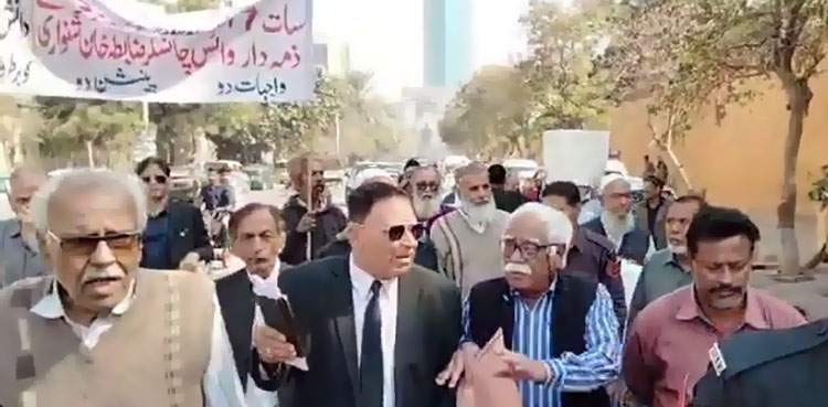 اُردو یونیورسٹی کے اساتذہ و ملازمین کا پینشن کی عدم ادائیگی پراحتجاج
