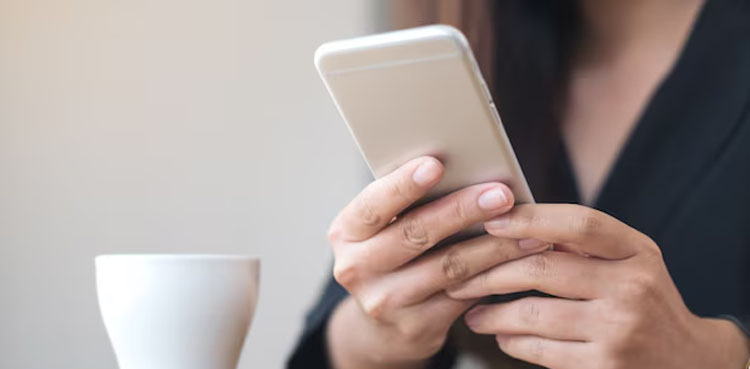 خاتون نے موبائل فون نگل لیا، ڈاکٹروں نے کیا کہا؟