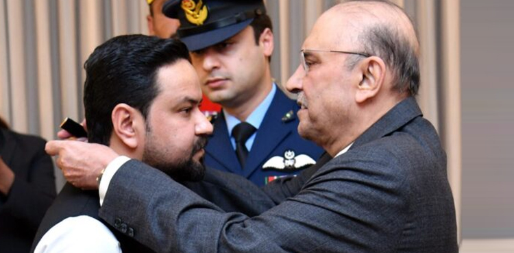 سعودی عرب میں کئی حجاج کی جانیں بچانے والے آصف بشیر کو ستارہ امتیاز عطا کردیا گیا
